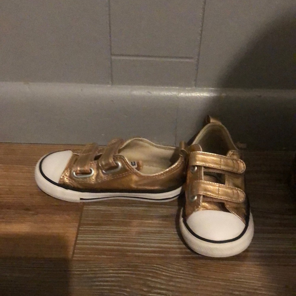 Toddler gold converse